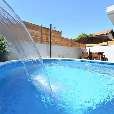 Villa Popandrock Sleeps 5 With Parking