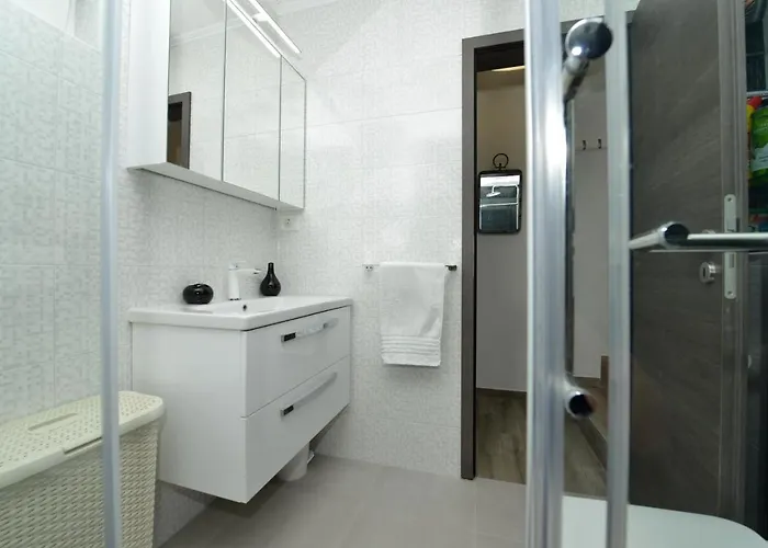 Popandrock Sleeps 5 With Parking * זאדאר