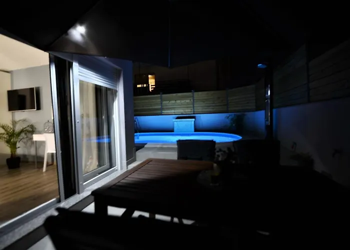 Popandrock Sleeps 5 With Parking וילה *