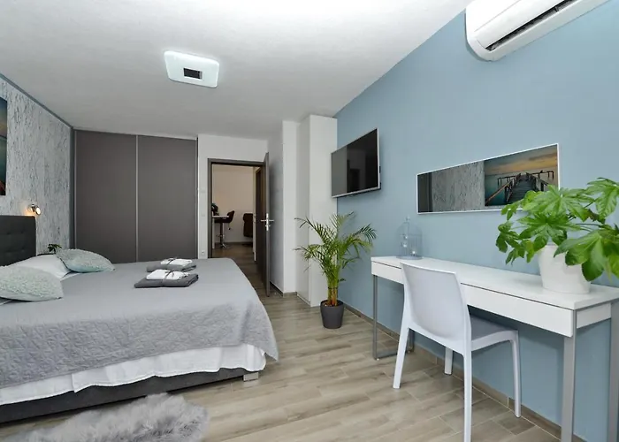 Popandrock Sleeps 5 With Parking Villa *