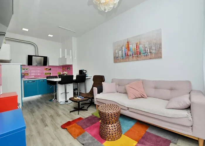 Popandrock Sleeps 5 With Parking זאדאר