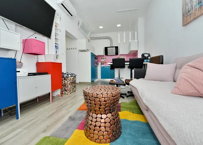 Popandrock Sleeps 5 With Parking וילה *