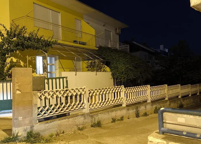 Popandrock Sleeps 5 With Parking וילה *