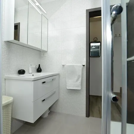 Villa Popandrock Sleeps 5 With Parking * Zára