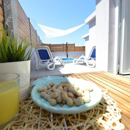 Villa Popandrock Sleeps 5 With Parking