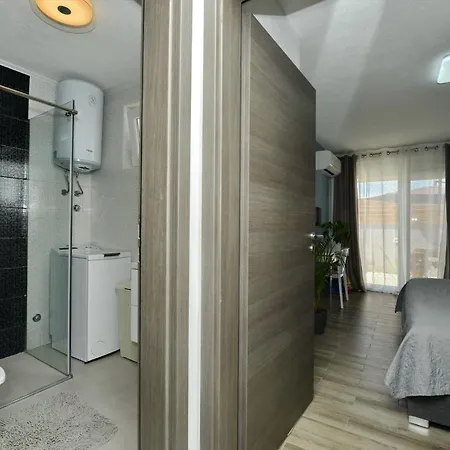 2-Apartmans Villa PopandRock in Zadar * Zara