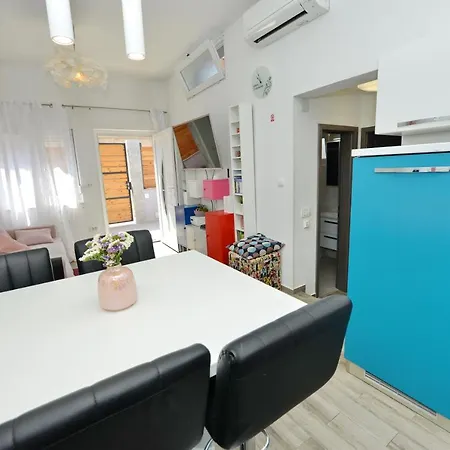 Villa Villa Popandrock Sleeps 5 With Parking *