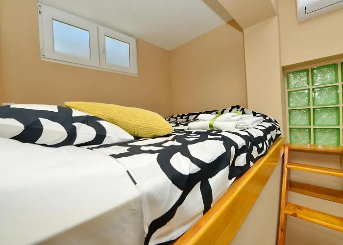 Popandrock Sleeps 5 With Parking