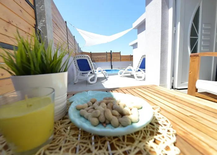 Popandrock Sleeps 5 With Parking