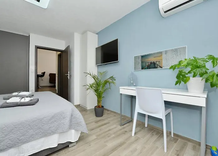 Popandrock Sleeps 5 With Parking * Zadar