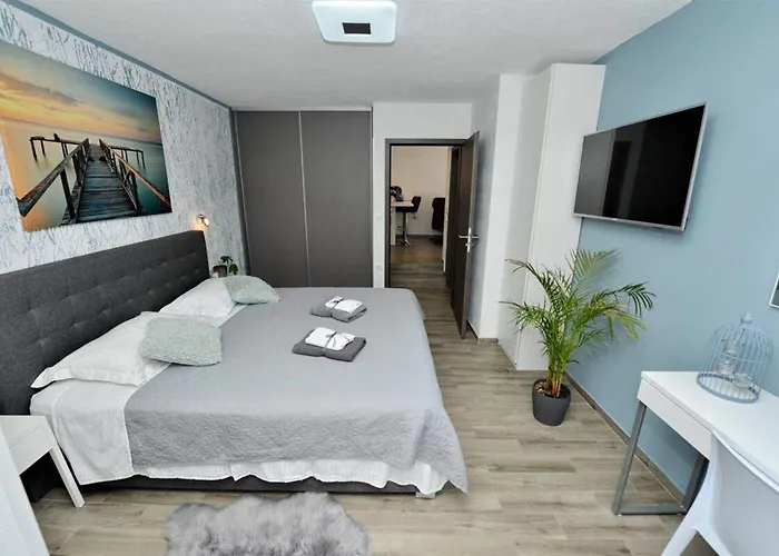 Popandrock Sleeps 5 With Parking Zadar